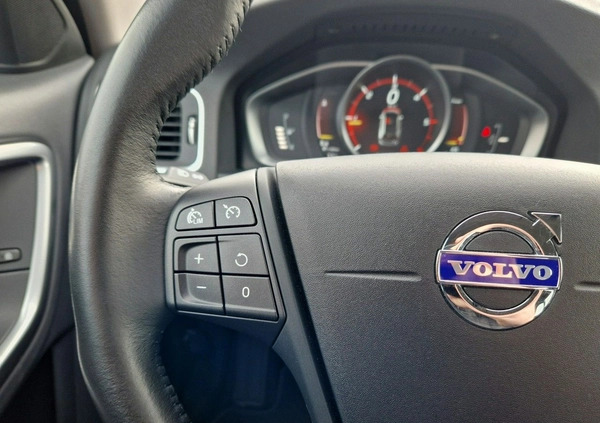 Volvo V60 cena 55900 przebieg: 186900, rok produkcji 2018 z Resko małe 781
